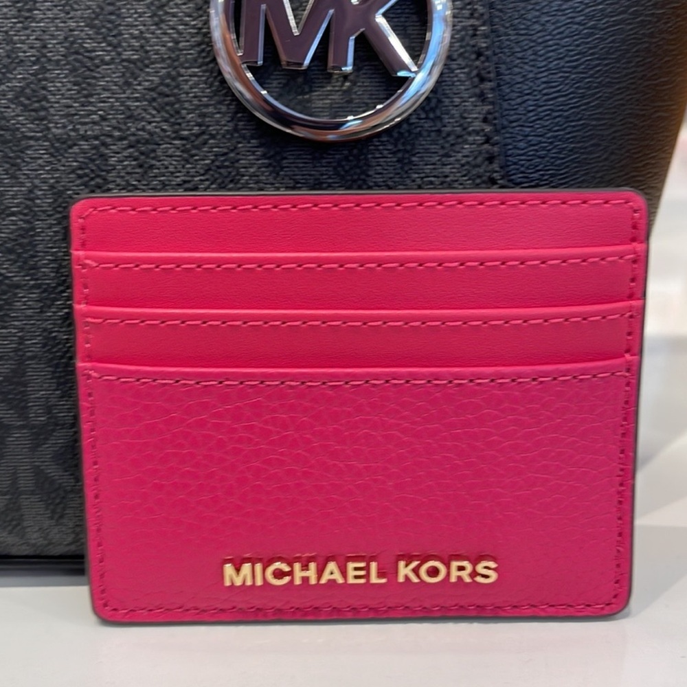MICHAEL KORS
Large Pebbled Leather Card Holder Case
Electric Pink 
NWT